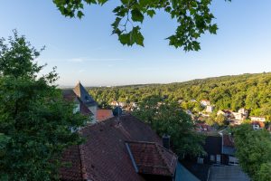 Blick von oben auf Kronberg hinunter.